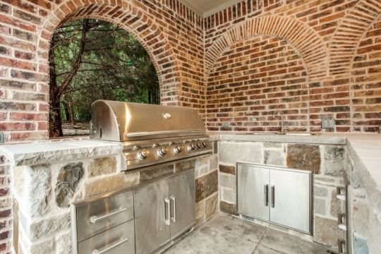 outdoor kitchen