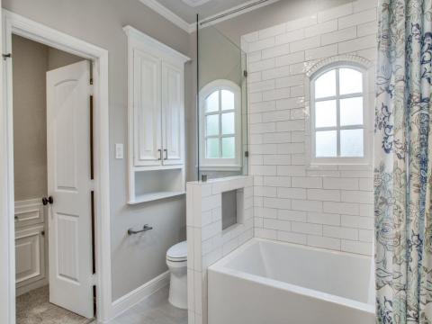 all white bathroom