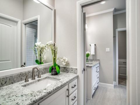 marble batroom countertops with large mirrors