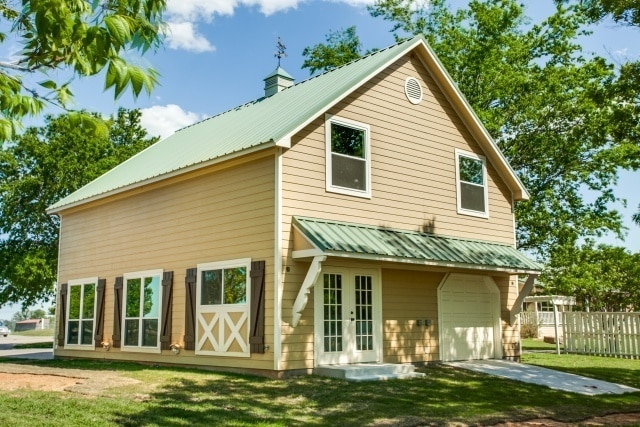 Detached Garage and Shop