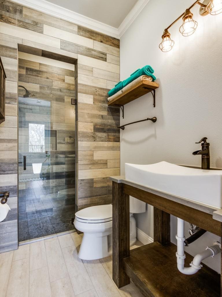 custom home rustic bathroom