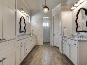 custom home open guest bath