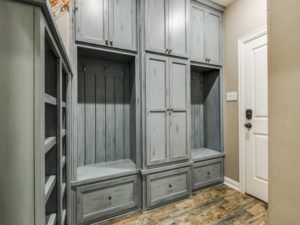 small spaces - rustic mudroom