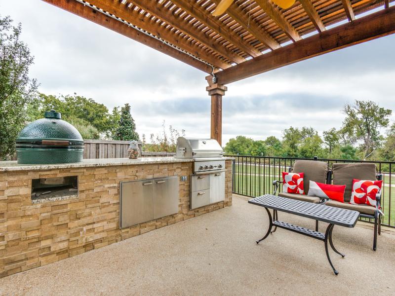 Outdoor Kitchen by DFW Improved in Flower Mound TX