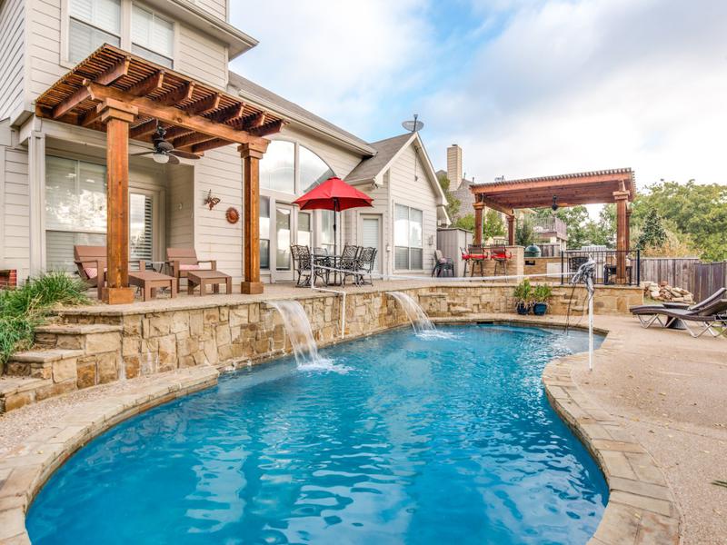 Outdoor Entertainment - outdoor living space with pool