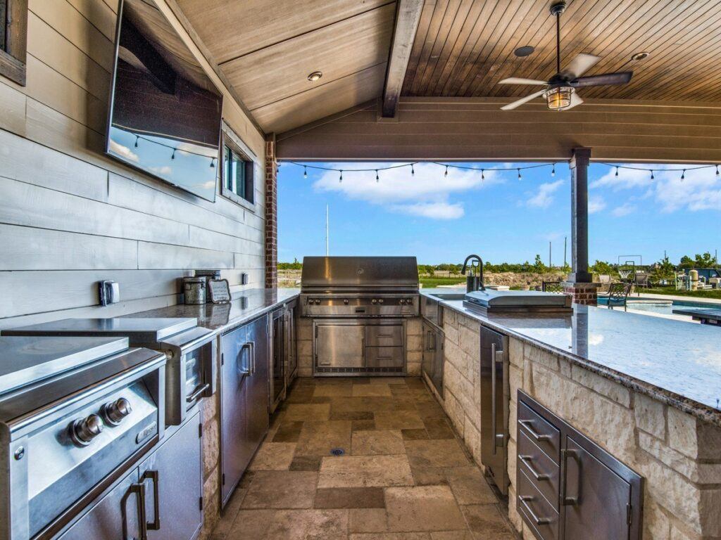 Outdoor Entertainment - Outdoor Kitchen