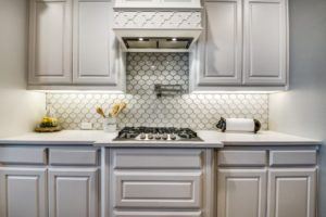 kitchen design trends - kitchen cabinets with no hardware and statement backsplash