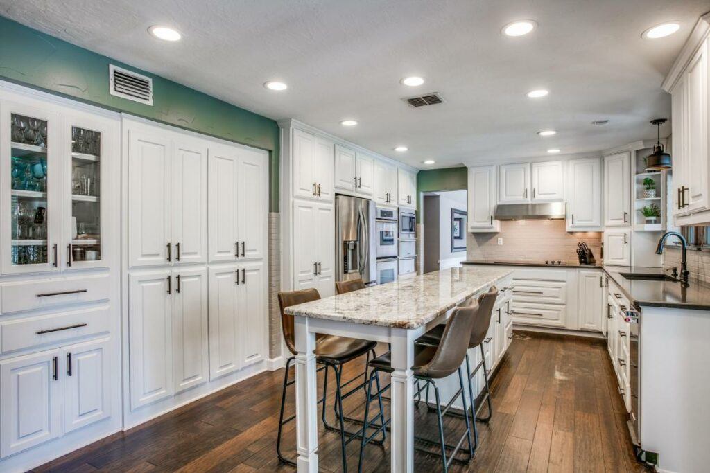 questions to ask before hiring a kitchen remodeling contractor