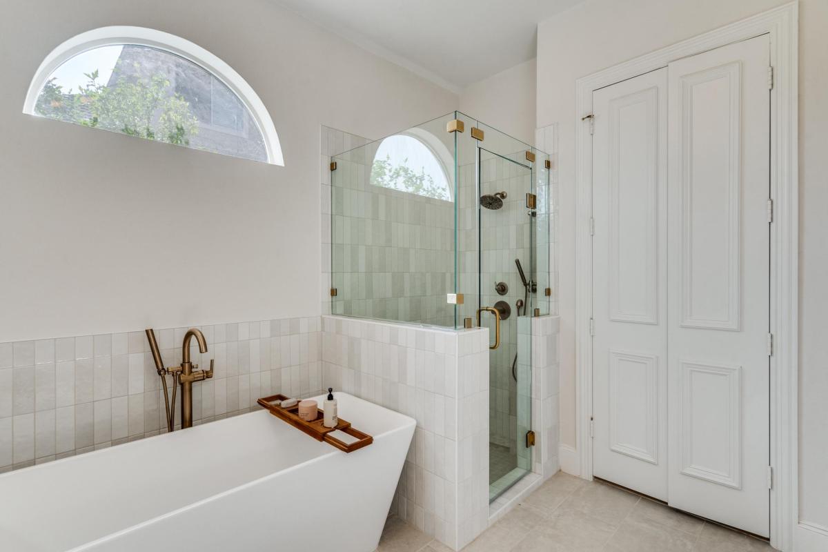 Featured image for “How to Blend Function and Luxury in Your Bathroom Remodel”